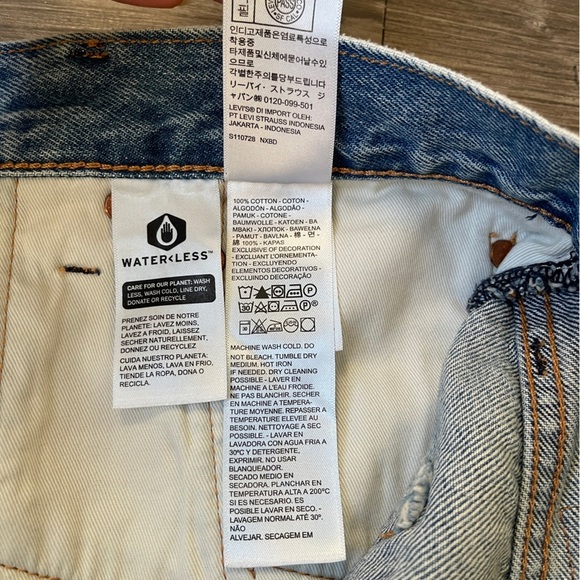 LEVI’s 412 SLIM FIT 9" Men’s Distressed Denim Shorts - Picture 11 of 12